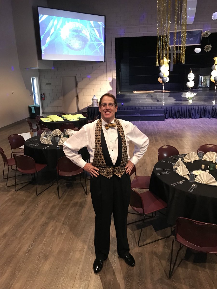 jakeobserving's tweet image. @kirksexton looks like a real maitre d’