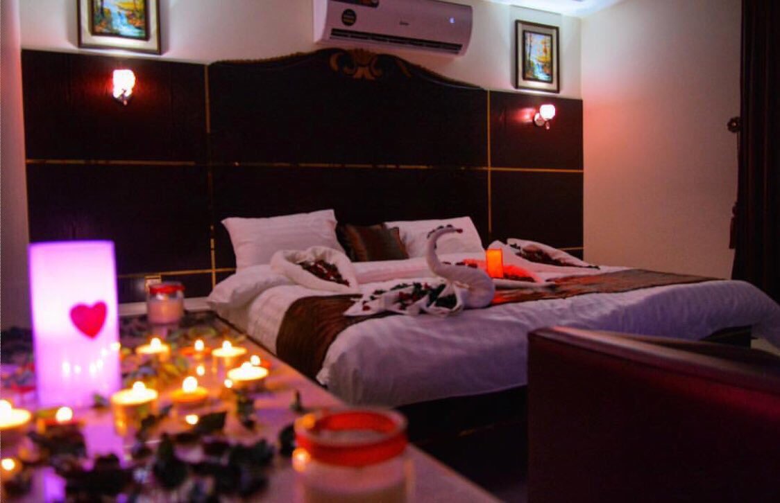 فندق #جراند_روز #نجران 
ضيوفنا الكرم 
يسرنا ان نقدم لكم عروض #العرسان  
خصم 30٪ على الحمام المغربي والبخار والمساج تحت خبراء مؤهلون ومحترفين 
ويخصص الفندق مدخل خاص ومميزات خاصة للعرسان