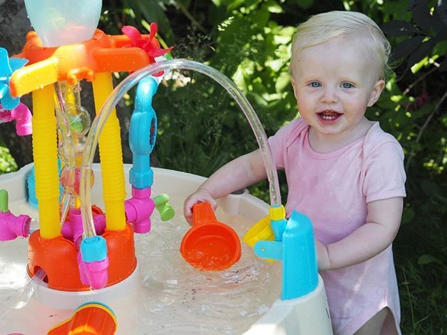 What a lovely sunny day! ☀️ Violet finally got a chance to try her new Water Table and play in the garden 🌸🌿🌻 What have you been up to today?
. . . . 
#Littlefierceones #Happylittlebuttons #Mydarlingmemory #WorldofLittles 
#Rememberingthesedays #… ift.tt/2xEaXl1