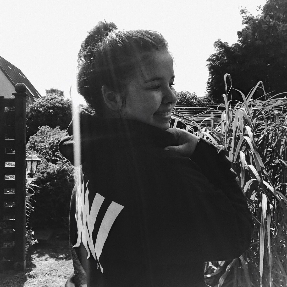 eickhoff_fenja's tweet photo. „ey! komm wir baden in musik &‘ erinnerungen , ich hab uns so vermisst..“ 💭🔐💓
@Wincent_Weiss
#merchliebe #mittendrin #wincentarmy #logohoodie https://t.co/VO3iOCFt3J