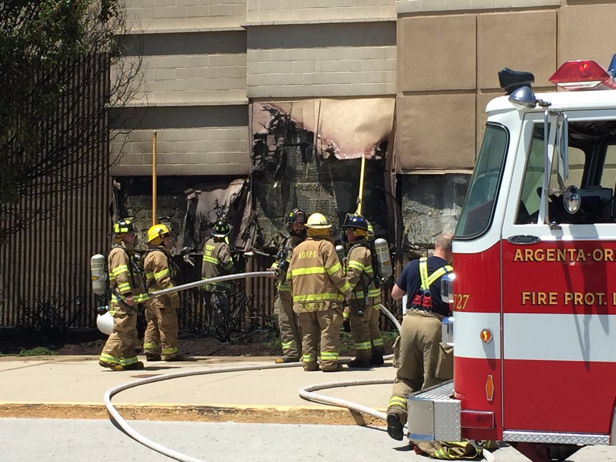 scottperry66's tweet photo. Fire damaged outside of Kohl’s in Forsyth. https://t.co/wQ3LJqtIJL