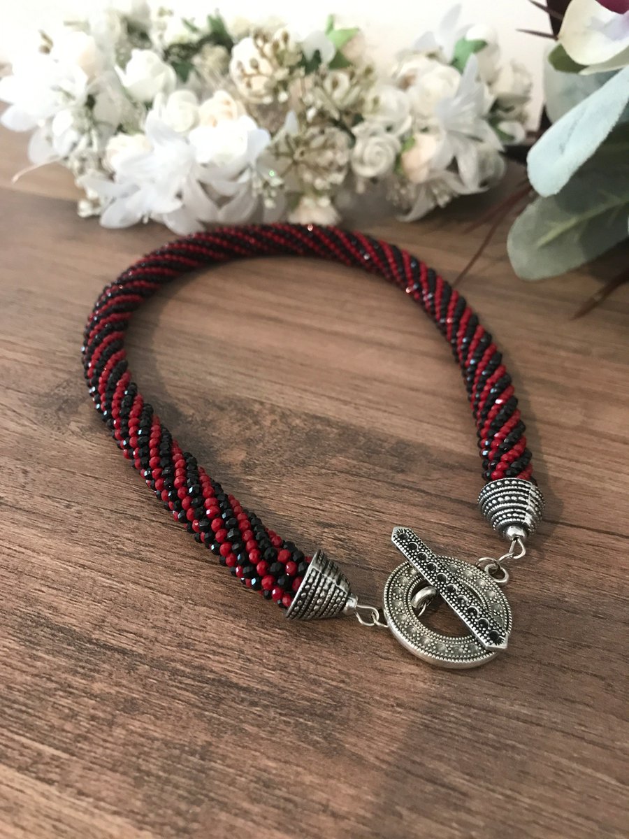 Yeni Kolyemiz...
👉 goo.gl/jRnFN9
#elyapimi,#handmade,#kristalboncuk,#kumboncuk,#hapishaneisi,#kolye,#taki,#accesorie,#accessories,#kolyeucu,#takı,#jewellery,#design,#designer,#boncuk,#bead
