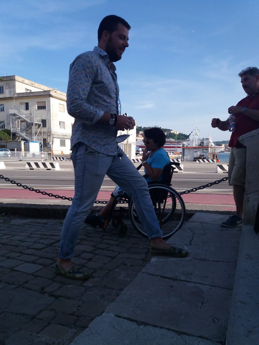 altraideadicitt's tweet photo. La nostra #assemblea di #AltraIdeaDiCitta è differente, prima della cena e del concerto, al porto antico di #Ancona abbiamo fatto i complimenti a tutti x #CondividereAncona, fai come noi, #SCEGLIilCORAGGIO
Votaci x il programma, vai su https://t.co/I5h5ZU5O4u, vota il meglio x te https://t.co/JqvFvtVlrL