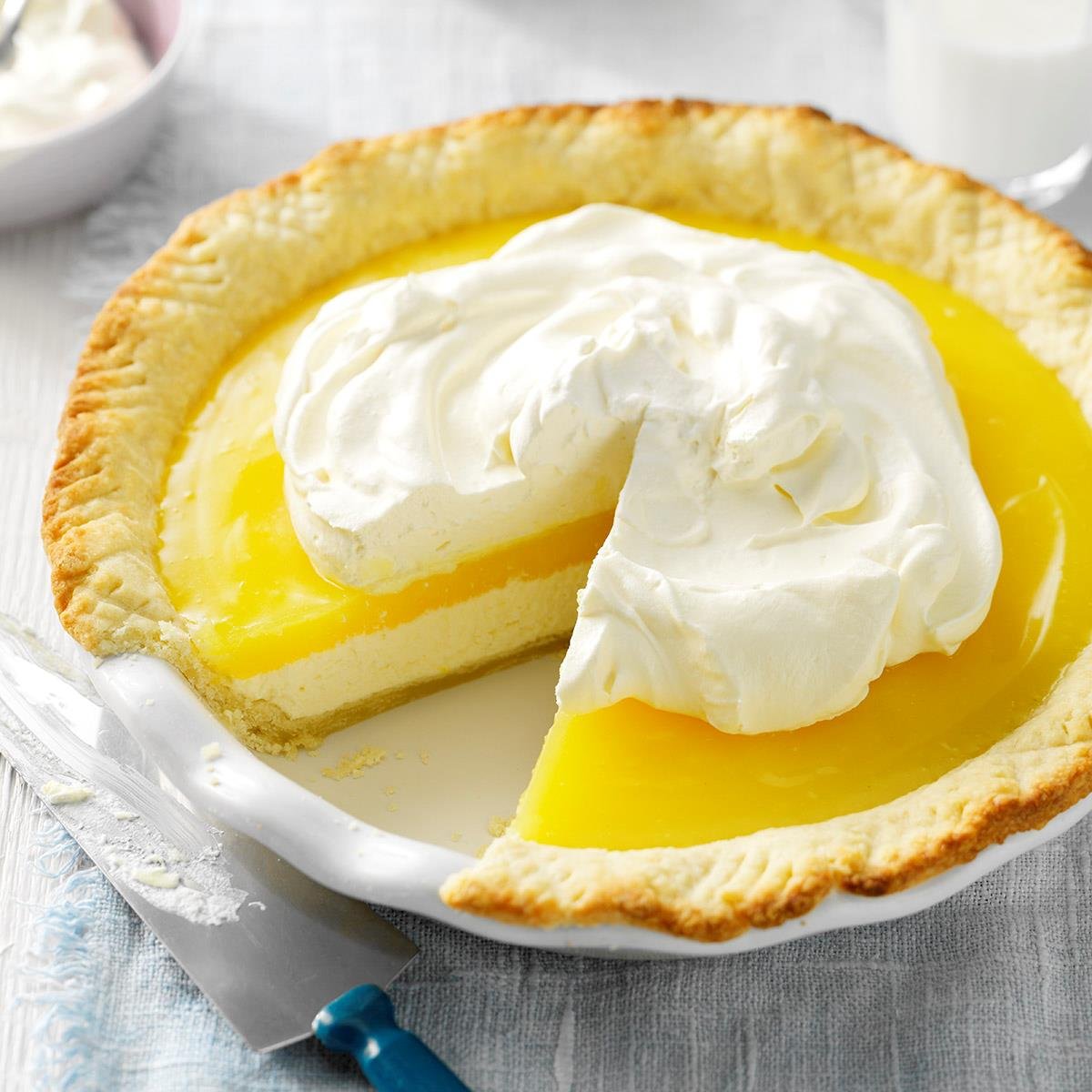 FoodonaBudget1's tweet photo. There are so many different types of pie out there, each one has its own perks and its own disadvantages. My favorite would either be a chocolate silk pie or a lemon merangue pie. What is your favorite? #MKT400UWL https://t.co/Yci67iSmg9