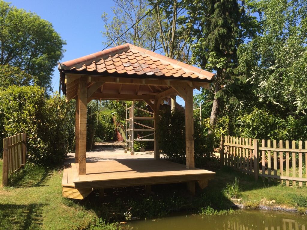 NorwichRoof's tweet photo. A bespoke garden building hovinering above a pond in #Panxworth. https://t.co/YjpCGhVUCJ