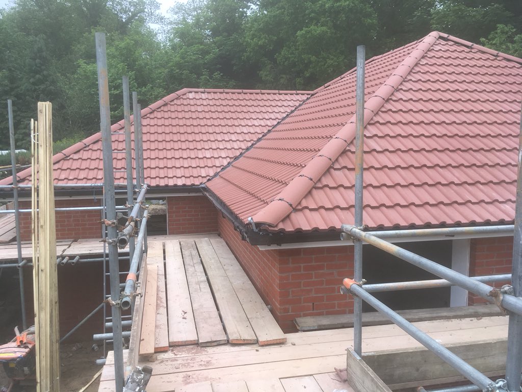 NorwichRoof's tweet photo. A new build bungalow in #Earlham, #Norwich. Complete with roofline and dry ridge system throughout. https://t.co/iFnrISJM2s