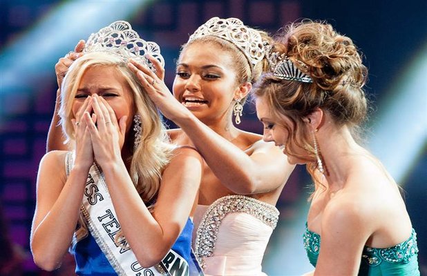 onepalo's tweet photo. Si hubiera un concurso para la reina del celo y drama, cual de tus amigas sería la reina? https://t.co/5SQYyX2iaA