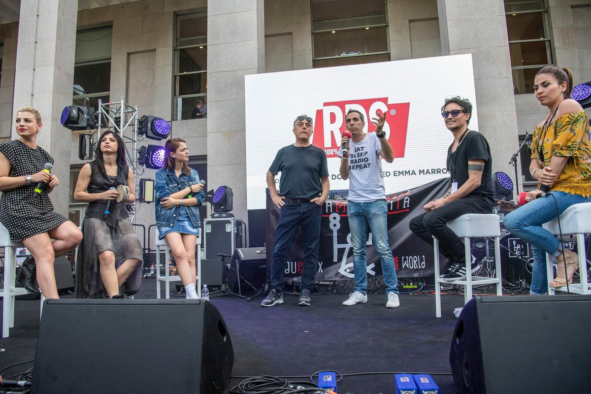 Filippo Solibello assieme a Stefano Boeri presidente de La Triennale di Milano oggi sul palco di Radiocity Milano durante il Workshop di <a href="/RDS_official/">RDS</a> con <a href="/MarroneEmma/">Emma Marrone</a> , <a href="/NaliOfficial/">ANNALISA</a> e <a href="/ManuDolcenera/">Dolcenera</a> 
#RadiocityMilano #rcm18