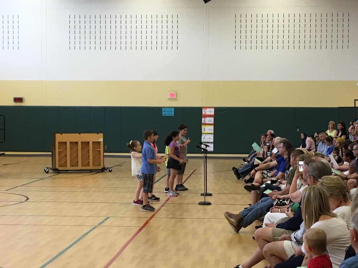 Schilling33C's tweet photo. Great job 3rd grader students on the amazing poetry jam!! #33cpride #ljspride https://t.co/NLiHHgIbAW