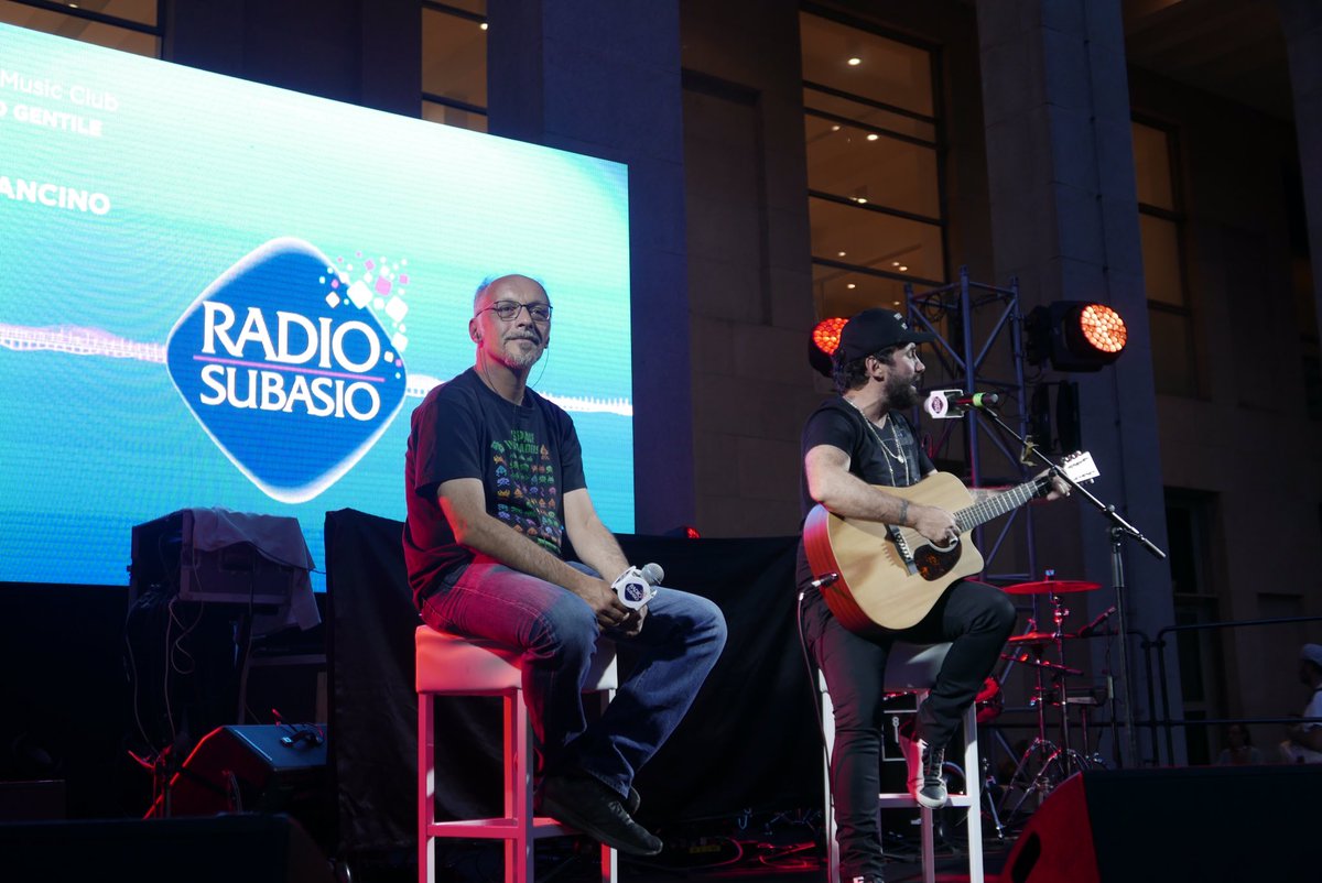 È il momento dei <a href="/Tiromancino/">Tiromancino</a> sul palco della triennale di @RadioCityMilano con <a href="/RadioSubasio/">Radio Subasio</a> 
#RadiocityMilano 📻🎸🎉