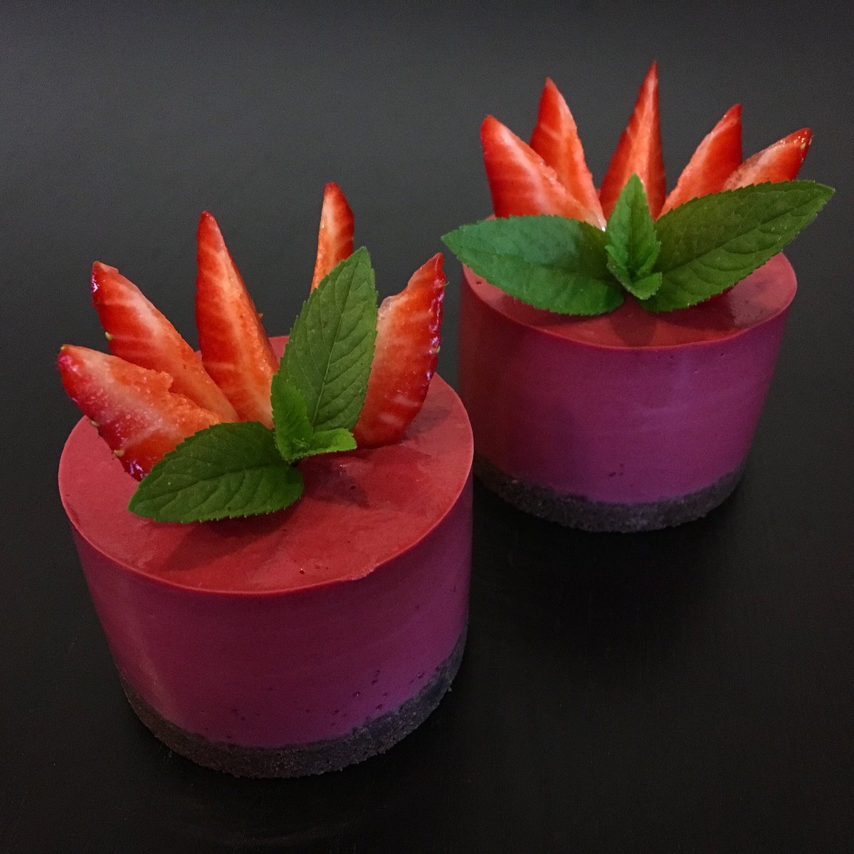 No animals were hurt, nor milked for the making of this raspberry #cheesecake! Completely #vegan cheesecake with no #cheese! And it’s just as creamy, light, and delightful as all my non-vegan cheesecakes. I know some people who’re gonna be SO happy about this 😁

#Cardiff #foodie