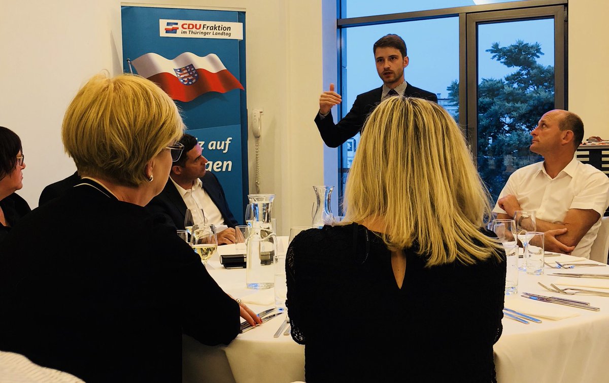HGCreutzburg's tweet photo. Sehr spannende Diskussion mit Michael #Quaas vom @KASonline-Büro #Warschau, @MikeMohring und der @cdu_fraktion_th über das politische System in #Polen. #krakau https://t.co/e65WudkSPu