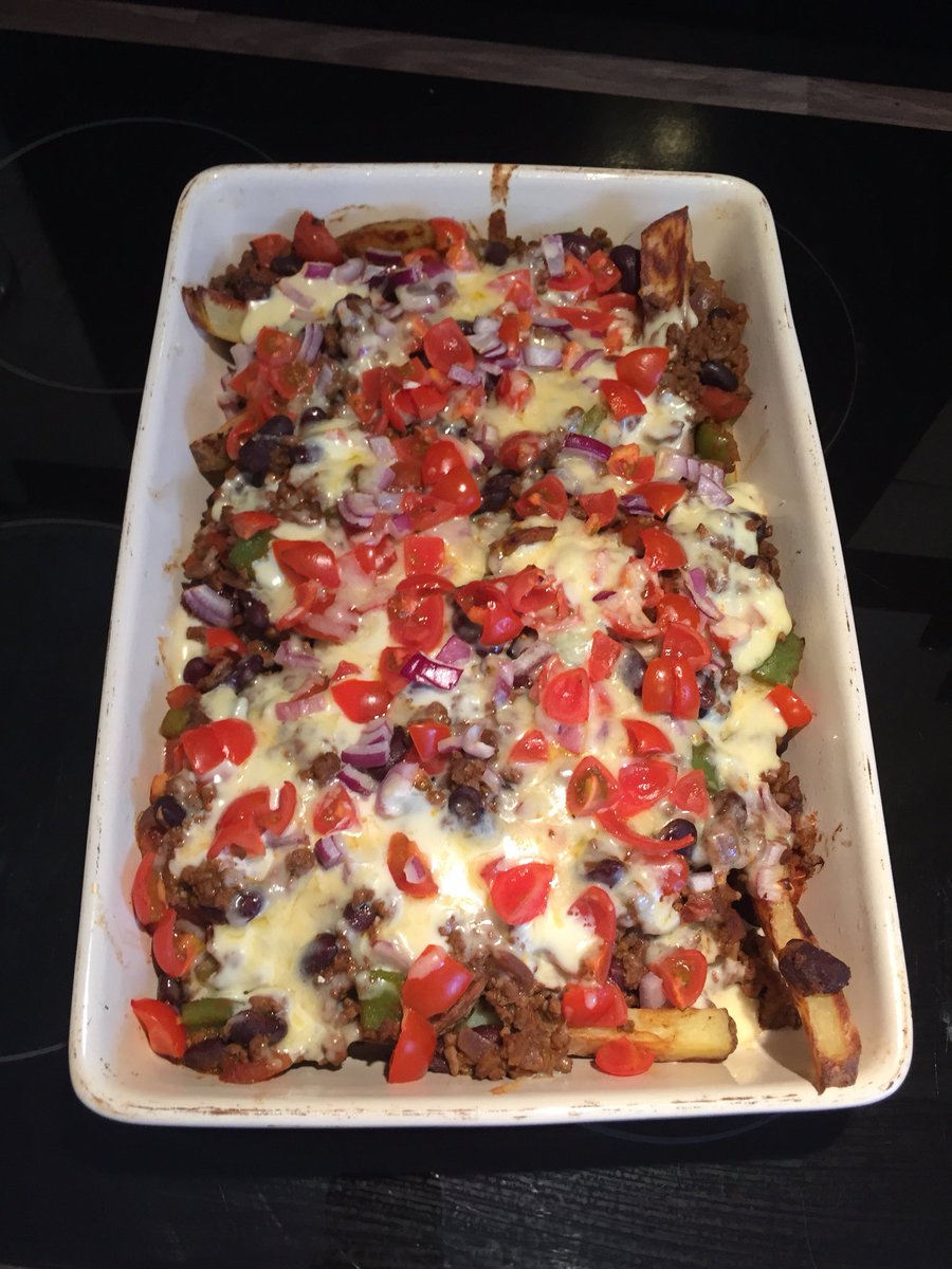 JR_Meacham's tweet photo. @GordonRamsay cheesy chilli chips for dinner tonight, a slimming world revelation!! https://t.co/uMf86R795p