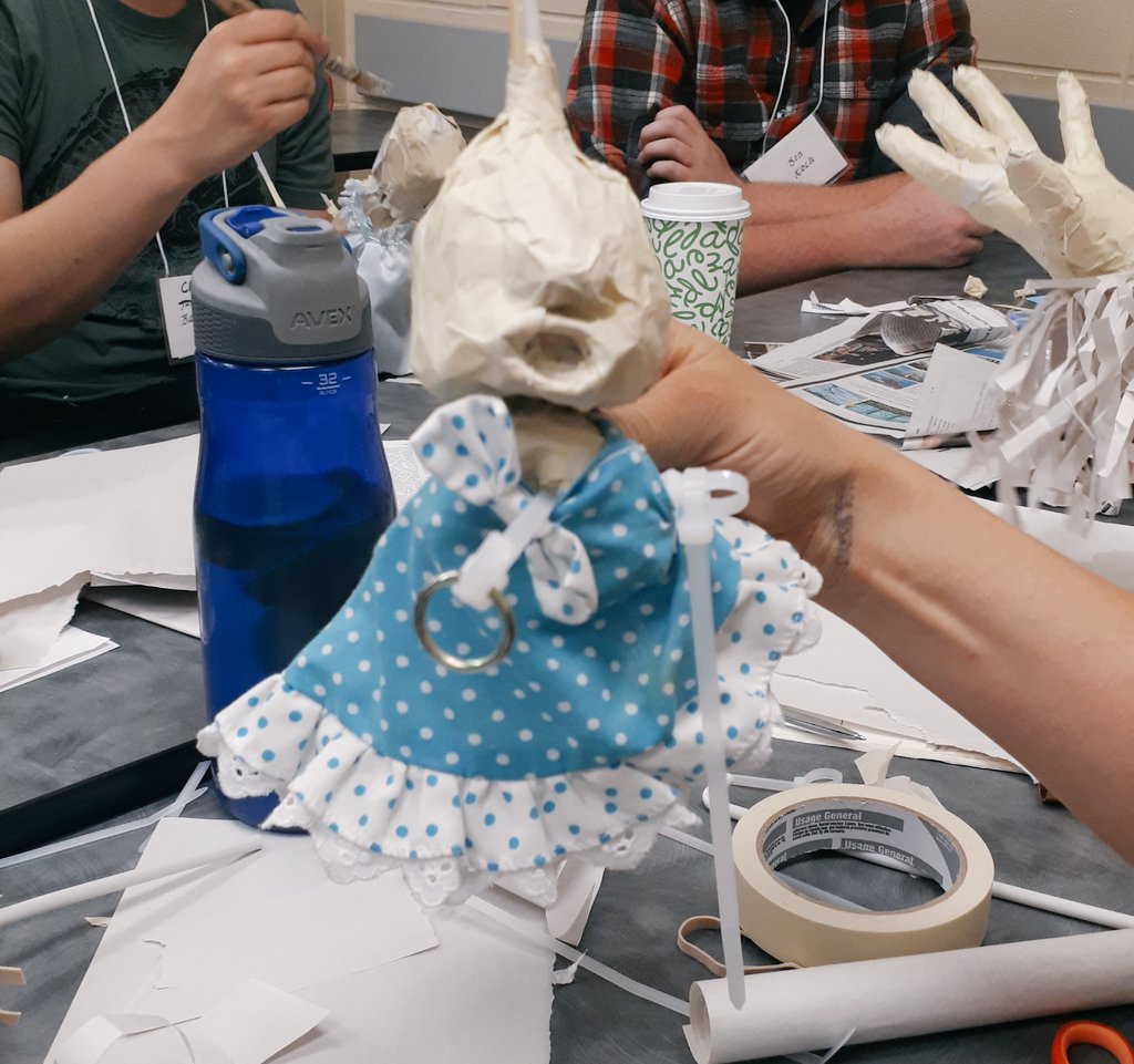 lmpopit's tweet image. Visually imprint on the puppet, the puppet as metaphor. @emcfisher For me it was an arm on a head.

What's your metaphorical YOU? 

#PaperPuppet #PuppetPower2018 #Representation #Identity