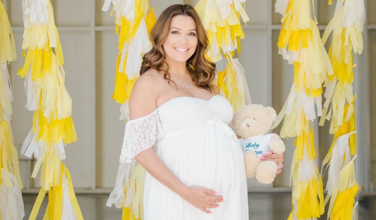 Univision Sigue A La Espera Evalongoria Muestra Su Enorme Vientre De Embarazada Y Se Dice Ansiosa Porque Nazca Su Bebe T Co Ygrbagsb71 T Co F8st4o8evb