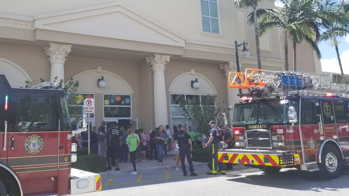 Small fire breaks out at Coconut Creek laser tag arena, officials say bit.ly/2xA7SlQ https://t.co/wICMjXn4Mo