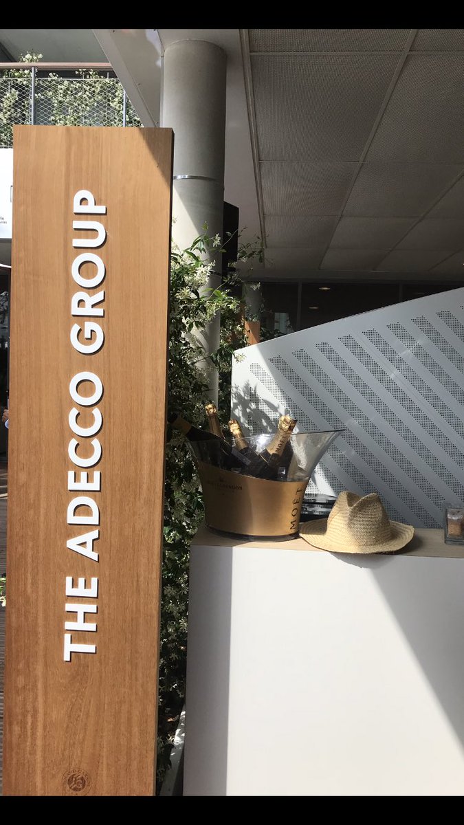 Une journée magnifique à Roland Garros 🥂🎾Merci <a href="/nicolasvial2/">nicolas vial</a>, <a href="/LeonorSiney/">Léonor SINEY</a> et ses équipes pour l’organisation 👍🏻