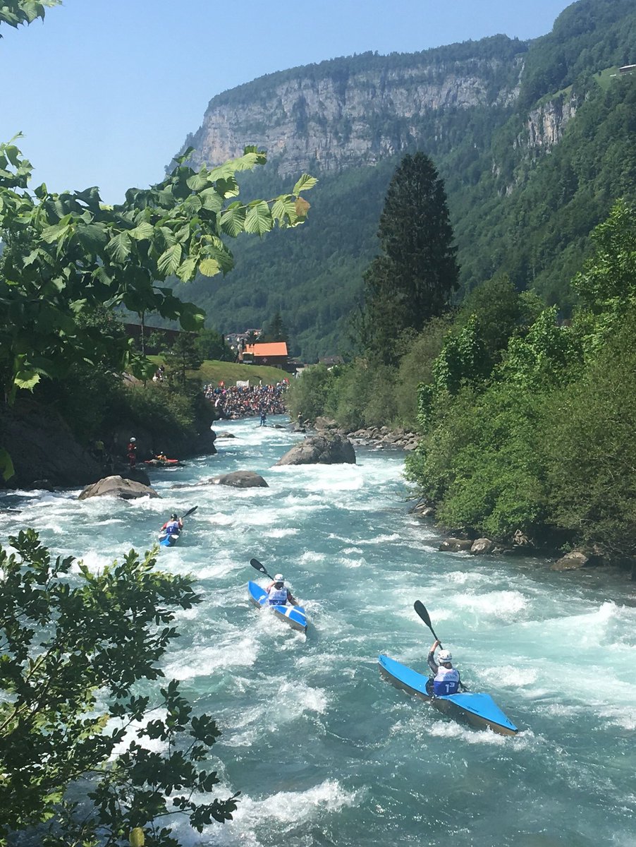 Pas de foot, hockey ou tennis à commenter, l’occasion de s’ouvrir à d’autres sports moins médiatisés. J’ai apprécié mon séjour à Muotathal, ce weekend, à l’occasion du WM 2018  de canoë-kayak! Un joli monde content de vous voir et très abordable...