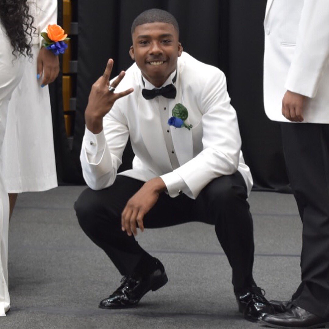 _BigTime0's tweet image. No Better Feeling! Your 2k16 Poly Prince🎗 Your 2k17 Poly Prom King🤴🏾Your All Time Poly Leading Wide Receiver🏈 IS OFFICIALLY A 2k18 POLY ALUMNI🎓 All Glory To The Man Above My Journey Is Just Beginning Let All My Success Roar🔊 #PolyAlumni #IMadeIt #ForAllTheNonBelievers ✨✨