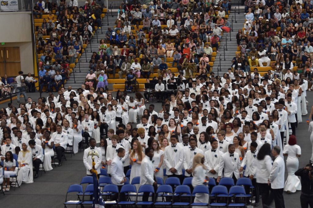 _BigTime0's tweet image. No Better Feeling! Your 2k16 Poly Prince🎗 Your 2k17 Poly Prom King🤴🏾Your All Time Poly Leading Wide Receiver🏈 IS OFFICIALLY A 2k18 POLY ALUMNI🎓 All Glory To The Man Above My Journey Is Just Beginning Let All My Success Roar🔊 #PolyAlumni #IMadeIt #ForAllTheNonBelievers ✨✨