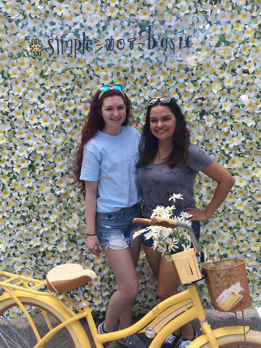 alli_jadeee's tweet image. @lauradubena #simplenotbasic 🌻💛