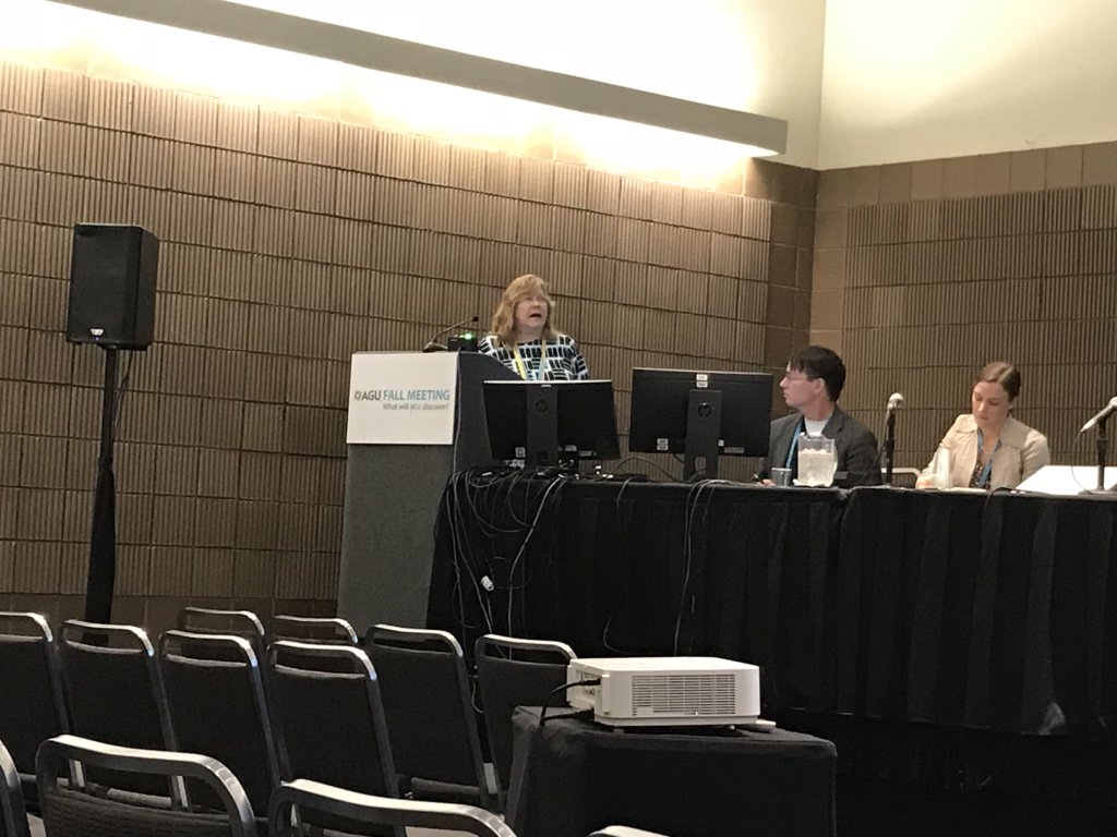 I rose to the #UNH603 Challenge in honor of the @UNH_Leitzel to support our amazing STEM Teachers in efforts like @geogeek707 presentation @AGU Fall meeting 2017! Join me! @UNHSTEMTeach unh.edu/603