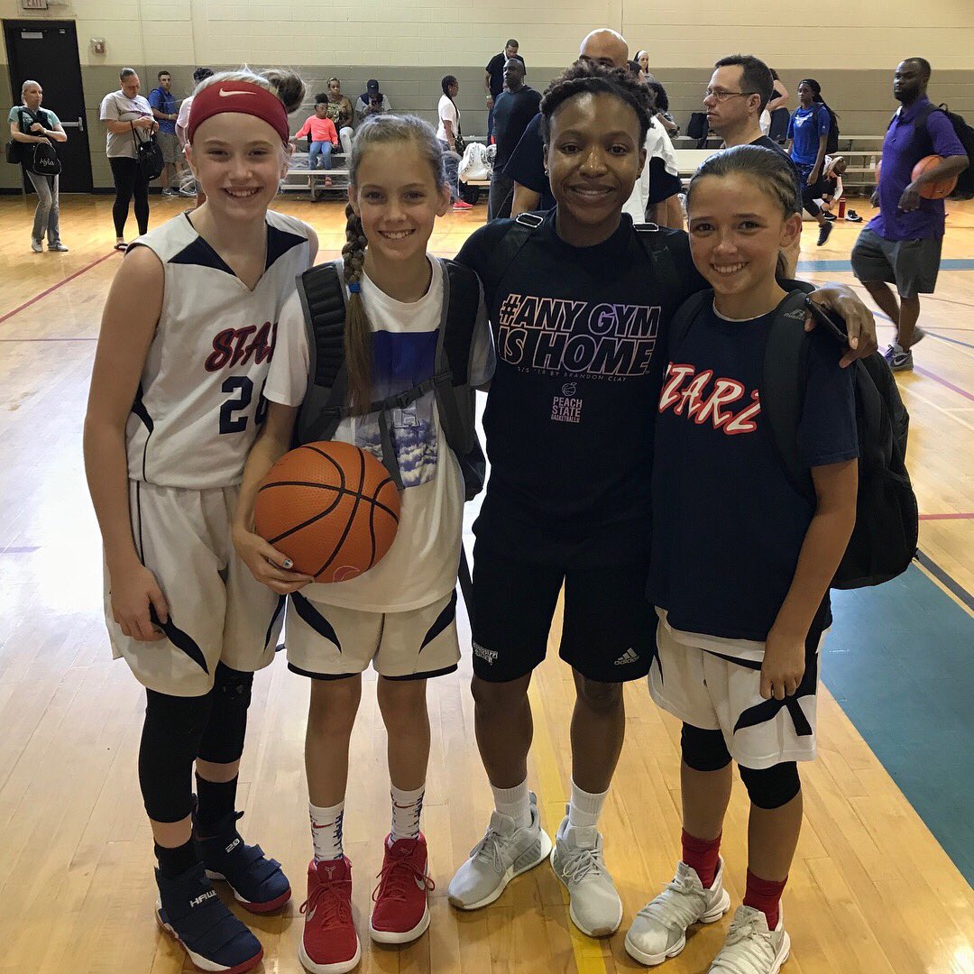 AceAustin8's tweet photo. It is always great to run into someone knowing that she played in the Final Four @_MorganWilliam2 @LVAces https://t.co/s4hy7ljNUU