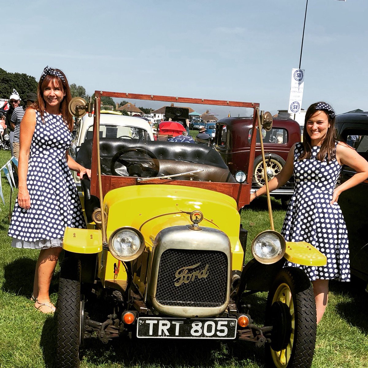 Had lots of fun today serving our afternoon teas at the vintage car show ☺️, got to pose with this little beauty too 😆 #vintage #vintagecars #doctorwho #doctorwhocar #funtimes #kentdaysout #afternoontea #funinthesun