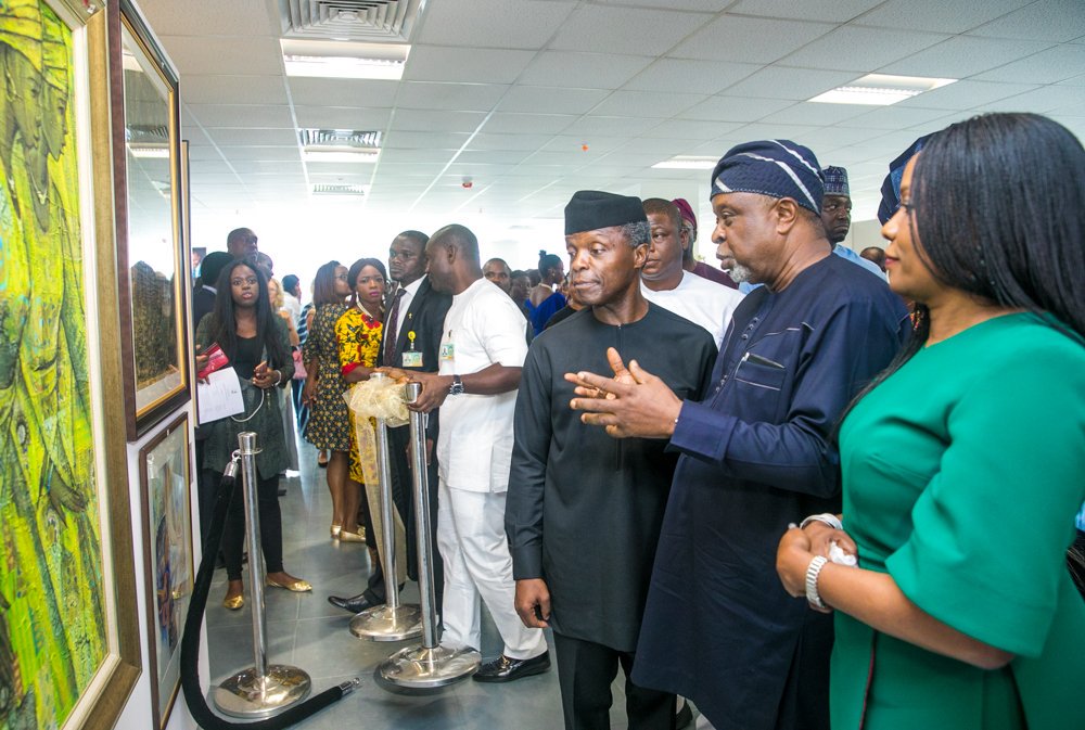 AbegNoVex's tweet photo. In no respective order, the 12 Masters are;
Bruce Onobrapkeya
Jimoh Akolo
Jimoh Buraimoh
Kolade Oshinowo
Yusuf Grillo
El Anatsui
Abayomi Barber
David Dale
Nike Davies - Okundaye
Gani Odutokun
Muraina Oyelami
Bisi Fakeye
@ProfOsinbajo
#vpatthevp #VPAtWork https://t.co/vIgdtntQEI
