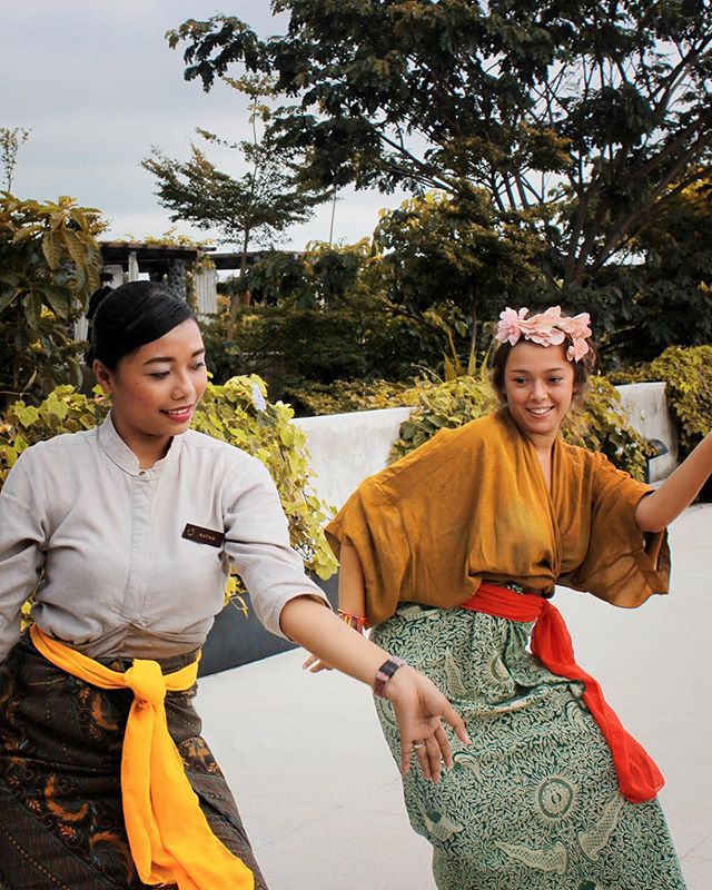 bismaeight's tweet photo. Feel the beat and flow gracefully. β Traditional Balinese Dance Class is available on Mondays from 4 to 5 PM, complimentary for all staying guests. Enjoy. #bismaeight #ubud #bali #hotelgoals #travelerschoice #staylonger https://t.co/LmQMKlp0Rp or visit https://t.co/j36luATEQX https://t.co/ehbXA8nKP1