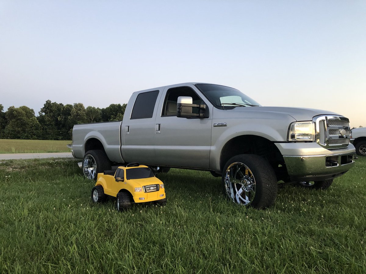 mcintosh160's tweet photo. Atlie did a little off roading today today in her #F150!! 💛💛💛 #F250 #6oh #6hoe https://t.co/IULtsKNweV