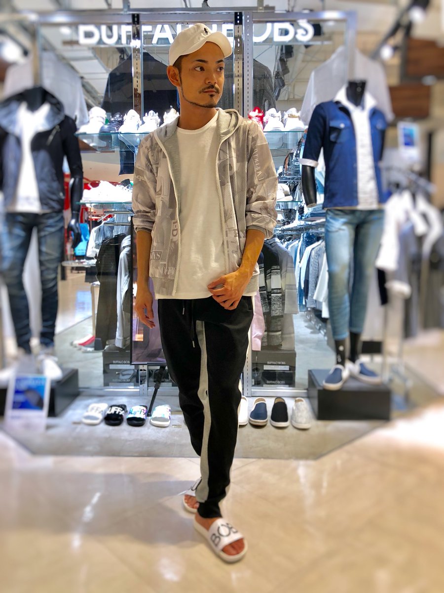 Buffalobobs渋谷店 على تويتر Staff Coordinate ストリート感溢れる総柄メッシュパーカーのコーデ ラインパンツに合わせてよりストリート感を意識しました 1枚あると重宝するパーカーは便利アイテムですよ Buffalobobs 渋谷 Magnet109 T Co