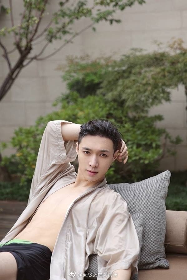 Mayixing43's tweet photo. #EXOBestEra #Laylatam @weareoneEXO
Compositor, cantante, bailarรญn, CEO, guapo, humilde, cuerpo perfecto, y muchas cosas mรกs... que mรกs quieren? Es el hombre perfecto ๐ https://t.co/aiiCHYVgVY