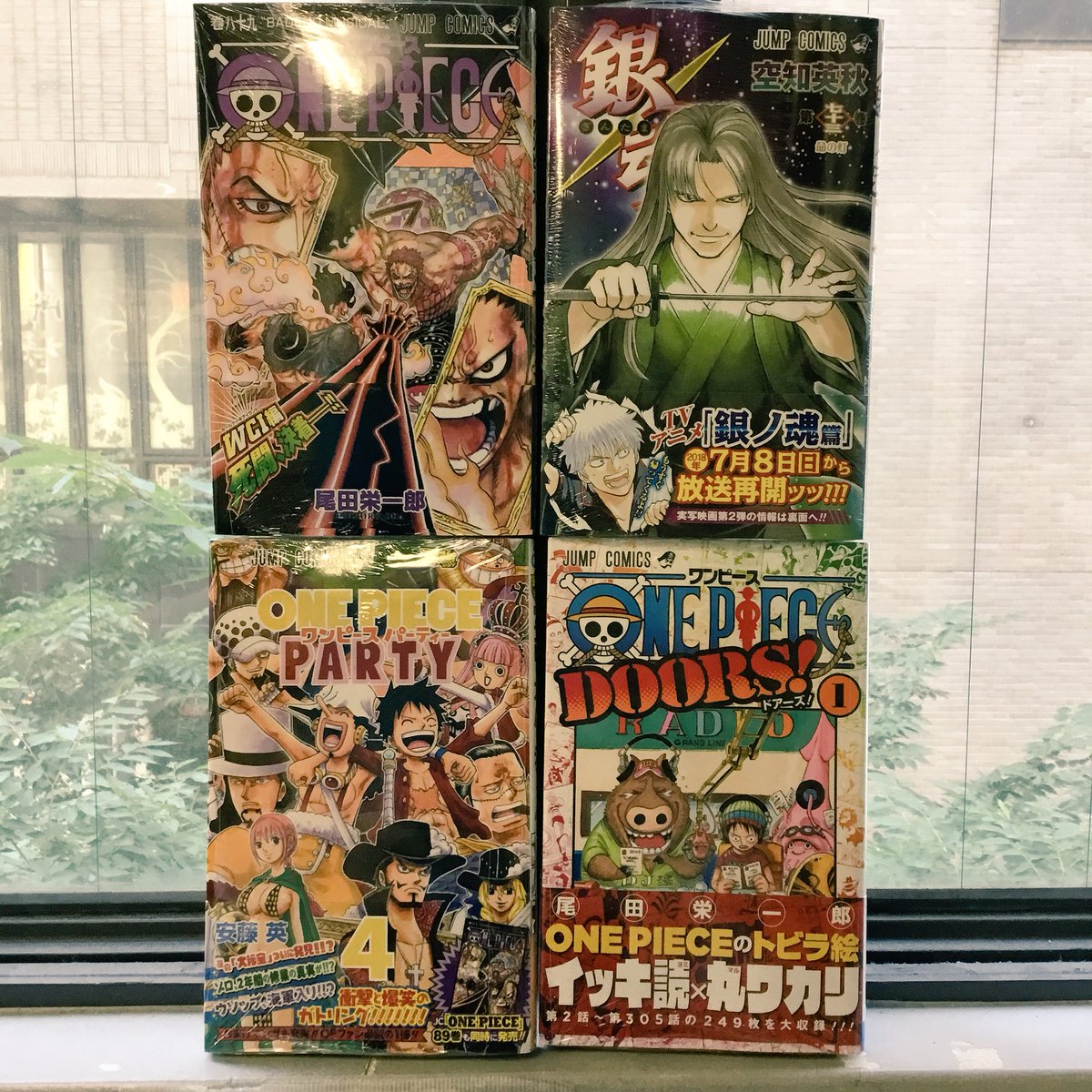 O Xrhsths 紀伊國屋書店 新宿本店 Sto Twitter 別館2階コミック売場 本日ジャンプコミックス発売日 One Piece 巻 を筆頭に One Pieceは3種類発売 実写映画第2弾も楽しみな 銀魂 は73巻が本日発売 他の本日発売のジャンプコミックス 朝から