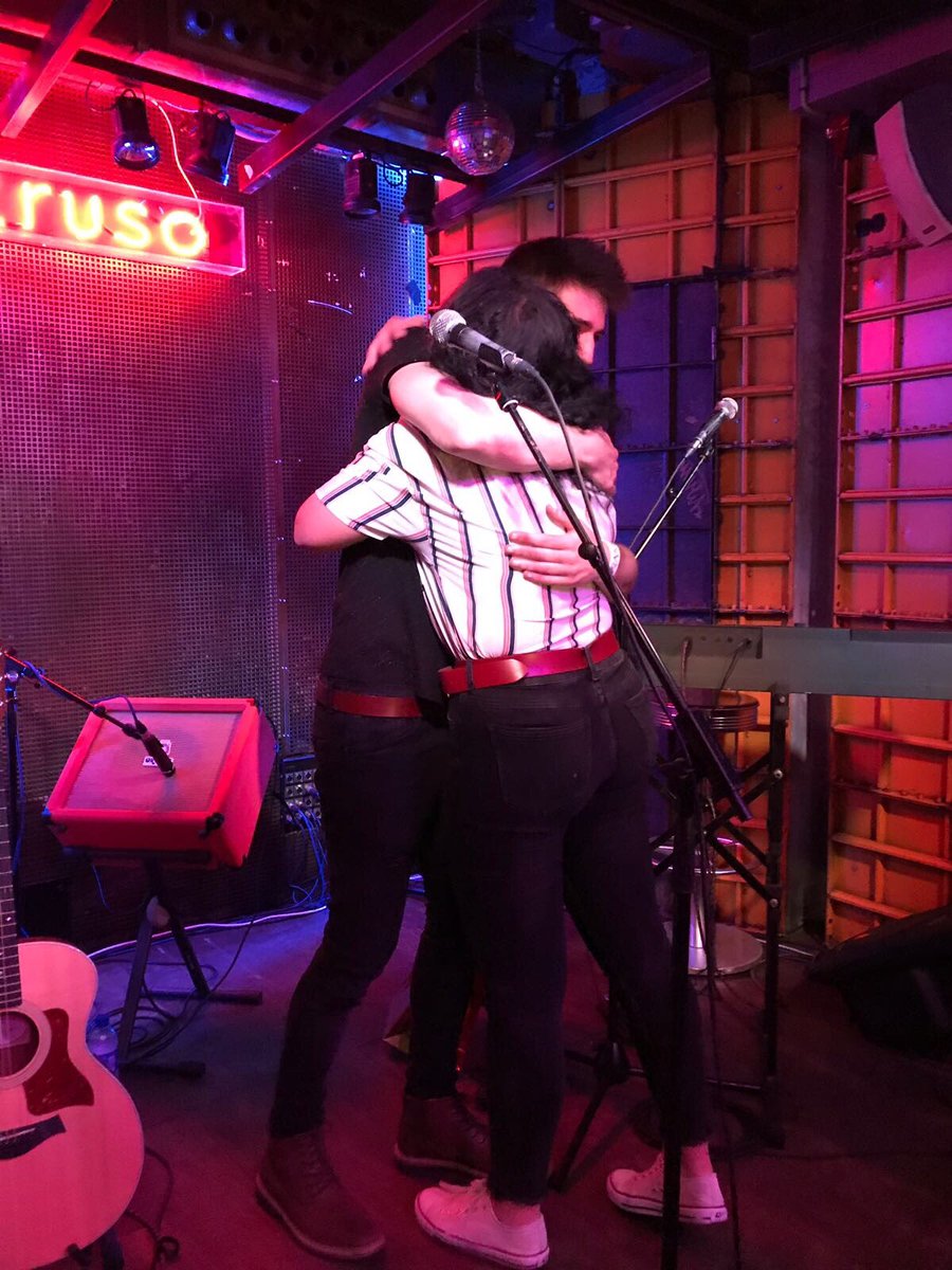 itsAngela06's tweet photo. Mi felicidad en estos momentos se basa en esto. Y es que cuando menos te lo esperas las cosas acaban pasando, tal vez en el lugar menos esperado, pero pasan. 💛 https://t.co/WD1yz2njDp