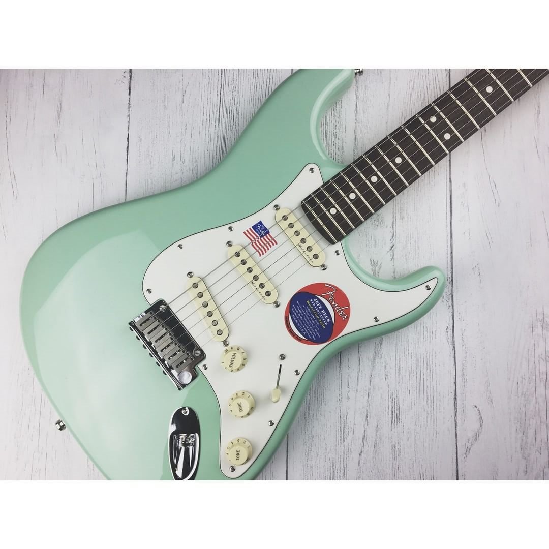 PlayStrats's tweet image. The Jeff Beck Strat....it's pretty weird. Half retro, half modern. Thoughts?
.
.
.
.
.
#guitar #guitarist #guitarhero #guitarplayer #guitarsolo #shred #strat #stratocaster #fender #fenderstrat #fenderstratocaster #jeffbeck #retro #relic #customshop #surf #guitarnerds #podcast@gui