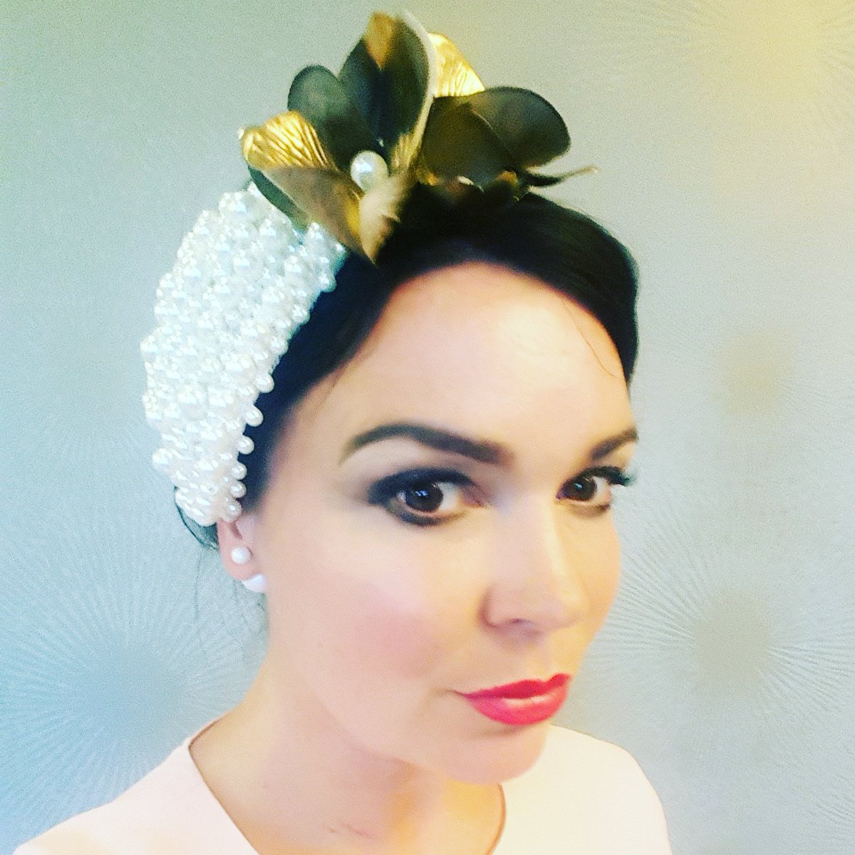 EdelStaunton's tweet photo. Scrubbed up #weddingguest #milliner #milliner #irish #irishdesign #countymayo #mayo #diamondcoast #pearls #lotsofsewing #selfie https://t.co/CThUGSs6DZ