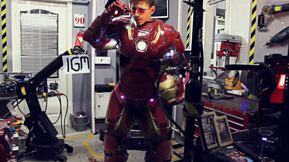 _Red_Maks_'s tweet photo. @RobertDowneyJr @Avengers @ROHHAD_GLOBAL Dear Robert  I need your help!  I'm your big fan and creating real "toys" of Tony. But people... -they don't believe in me ...
It'll be an honor for me have talk directly and get your feedback on my works... please... https://t.co/LUoS8qAFBz