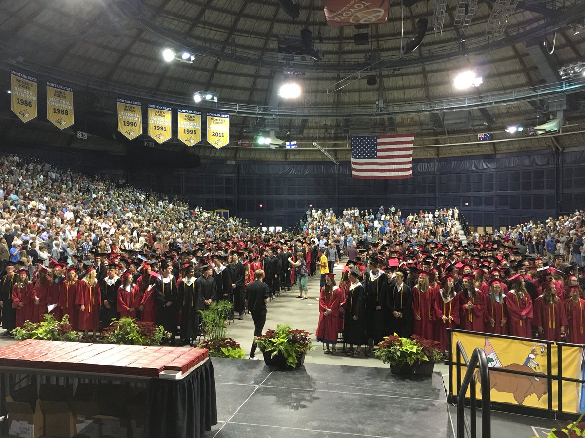 BSD7Schools's tweet photo. Before and after... congrats  to #Bozeman High School Class of 2018! #gohawks #classof18 https://t.co/2nDISe4Rix
