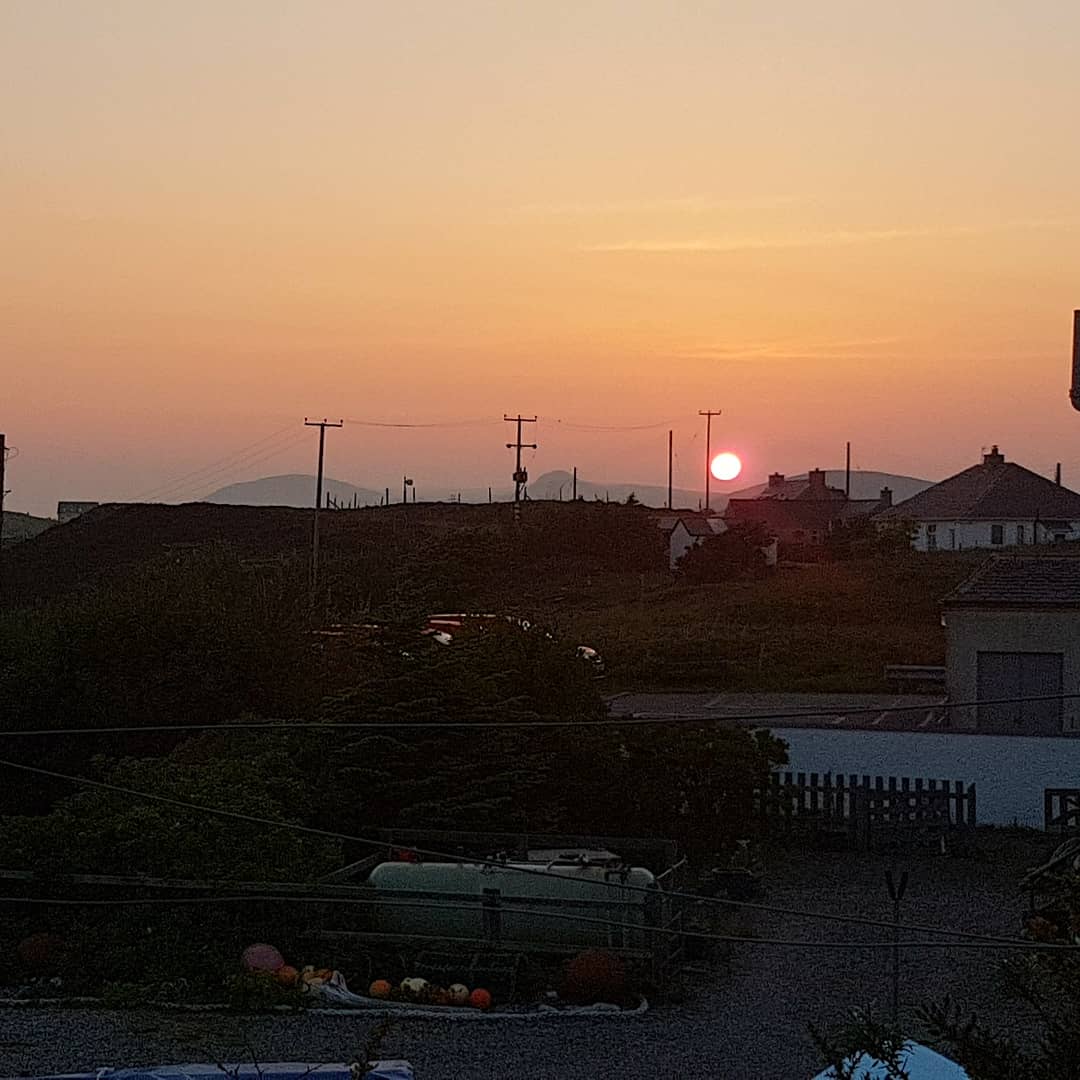 jmcd31's tweet photo. #Sunset in #lochmaddy last night #greatpic #weather #westernisles #northuist #scotland #almost10pm https://t.co/jWL2GcIhH5