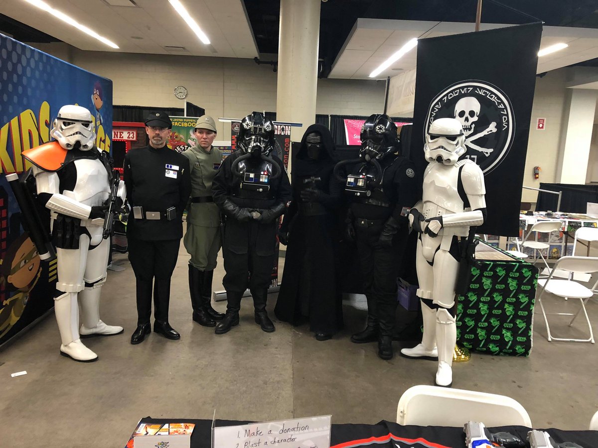 KorribanSquad's tweet photo. #BlastATrooper #ImperialHighFives #Droidhunt this past weekend at @WizardWorld #DesMoines @CentralGarrison @VhettMandaClan #badguysdoinggood #501stlegion https://t.co/FzgssCFKCP