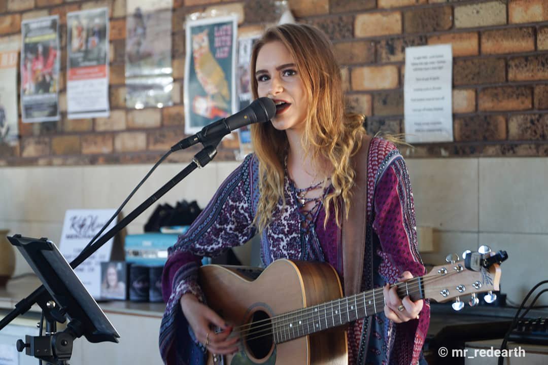 mr_redearth's tweet photo. @katehindlemusic at her Pancake Breakfast during  the 2018 #TamworthCountryMusicFestival  #TCMF2018 #CountryMusic #Festival #AustralianCountryMusic 
#MusicPhotography #MusicFestival #concertphotography  #musicphoto #livemusicphotography #australianmusicfestival https://t.co/Tw8ET0HZ23