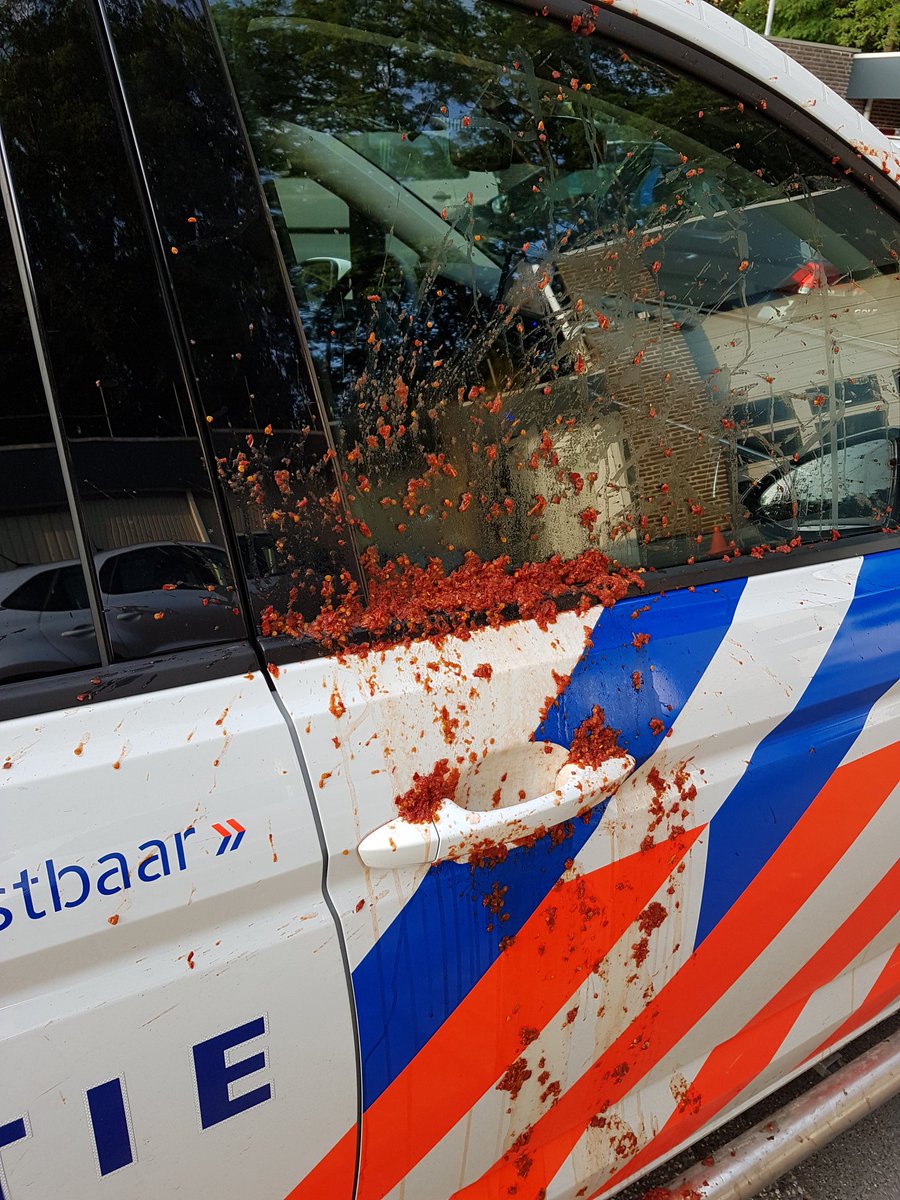 Beste onverlaat. Lol gehad tijdens onze hulpverlening? Door jou gedrag konden wij een spoedmelding niet beantwoorden vanwege de wasstraat. JIJ zult zelf maar in NOOD zijn bij SPOEDmelding!