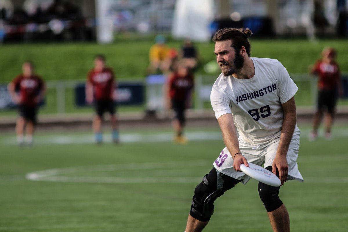 sundodgers's tweet photo. And now we say goodbye to our seniors: Benny, Peachie, Reed, and Nick. Thank you for everything you've done for this team, for leading us not only in ultimate but also in life, and for leaving it all on the field. We'll see you sketchy boys around. #OneWashington https://t.co/3g58DWuct4