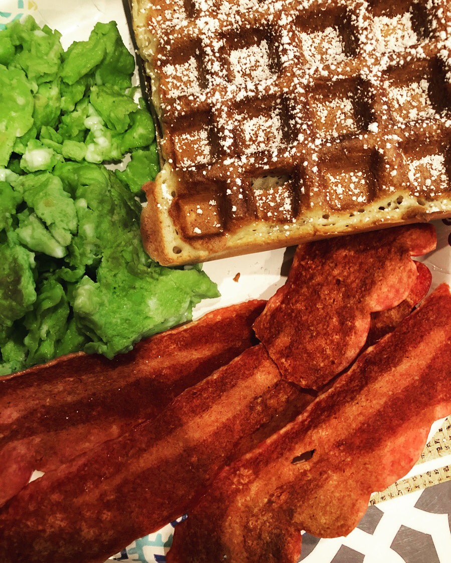 camerongilreath's tweet photo. When your stepson asks for green eggs and ham for dinner. #drseuss #grossbutgood #stepmomming #rainydays #breakfastfordinner https://t.co/y4pF09cOX7