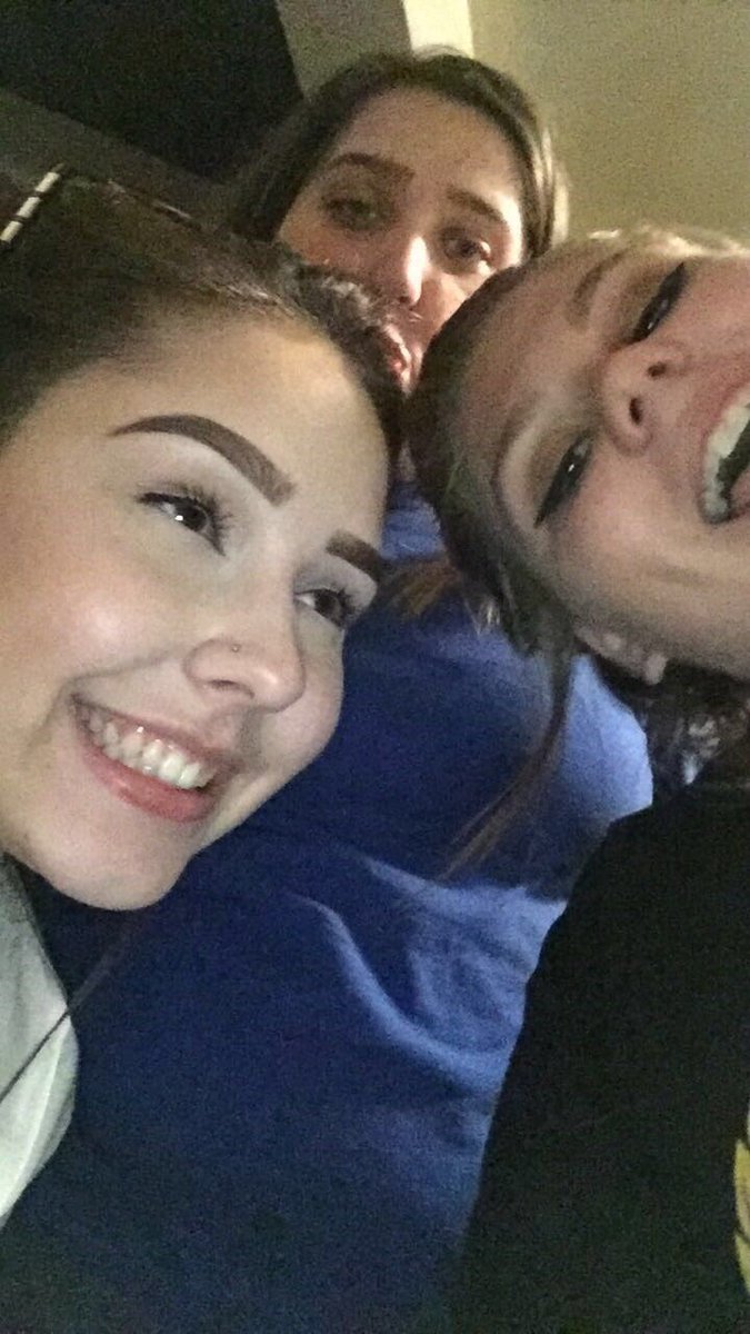 _VeralGee_'s tweet photo. HAPPY BIRTHDAY TO MY BEST FRIENNDD! I’m so glad god brought you into my life freshman year bc I honestly have no idea what I would without you! Your always there when I need you and are 100% honest with me all the time! Ily gf and have a good ass day! 💕🎊 #19af https://t.co/zie8xuHgN2