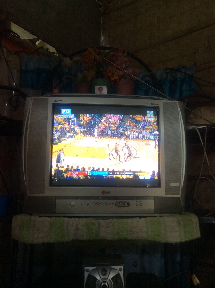 ryanaticz's tweet photo. #NBAONABSCBNLIVE
Tnk u sa live coverage 
Gogogo gsw ..
Pabagsakin ang cavs
Respect for LEBRONJAMES https://t.co/nhHhkWux1Z