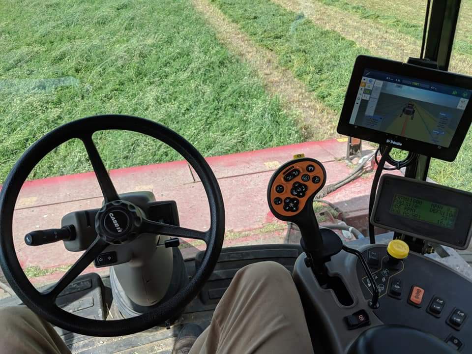 GreenFieldAg's tweet photo. Making hay while the ☉shines. @Trimble_Ag GFX 750 on #Rangepoint is making the job that much easier. https://t.co/1JnDV2q036