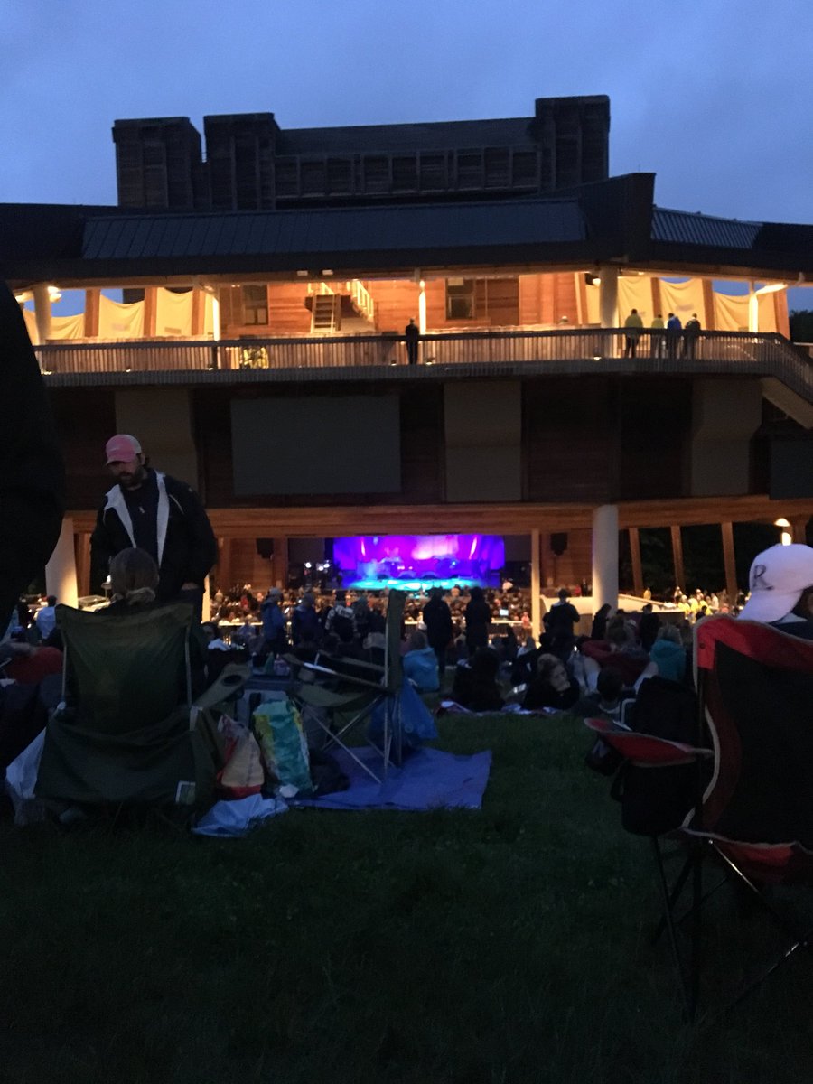 weganmaller's tweet photo. @coreyonradio Corey!!!!! I’m cold! And all the way in the back on the lawn! Bring me inside!!!! https://t.co/v1RV9W1wdA
