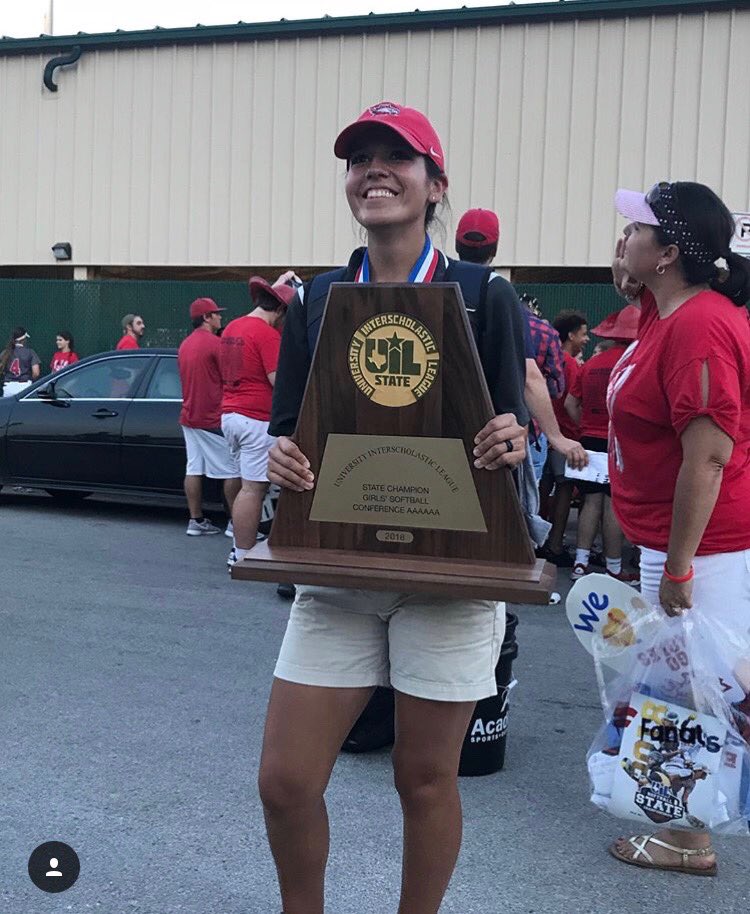 ETBU_Softball's tweet photo. Congratulations to former @etbu_softball player @Ajromero10 on the 6A State Championship with her team @AHS_Softball_ !!! #shesachamp🏆 #winseverywhereshgoes #herestoanotherring   Photocred: @eringarciaphotography https://t.co/B1H3LZV4ha